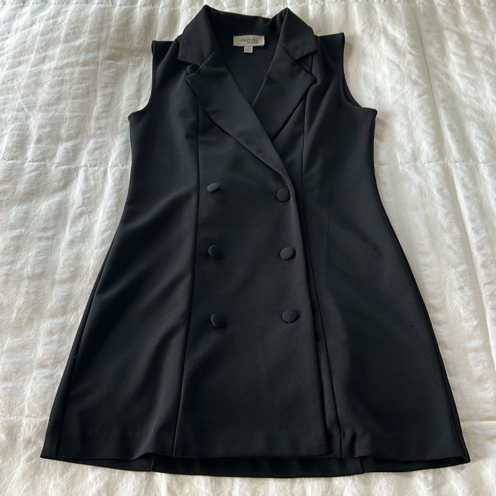 Charlotte Russe sleeveless blazer size small